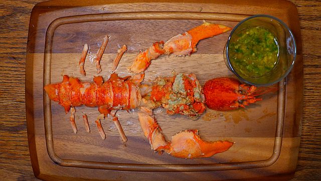 How to shell a lobster