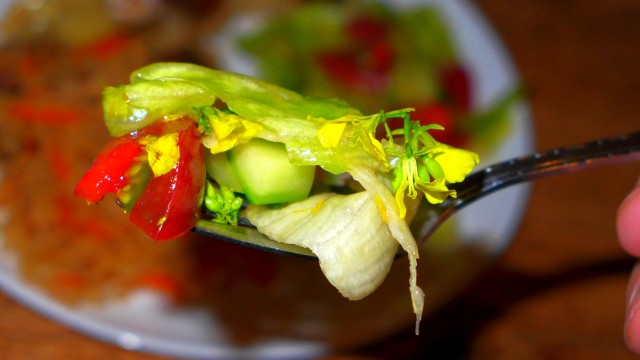 How to make a salad with wild mustard flowers and seed pods
