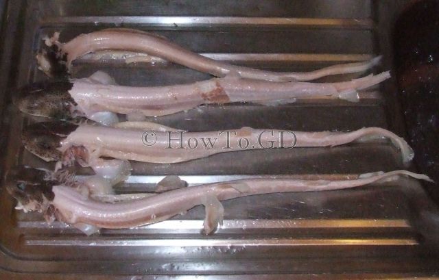How to clean dogfish with hot water