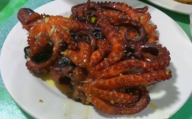 How to grill octopus with aromatic butter